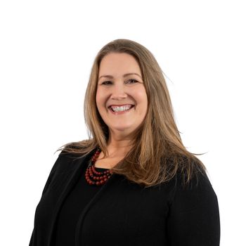 Portrait of Laura Preston, REALTOR®.